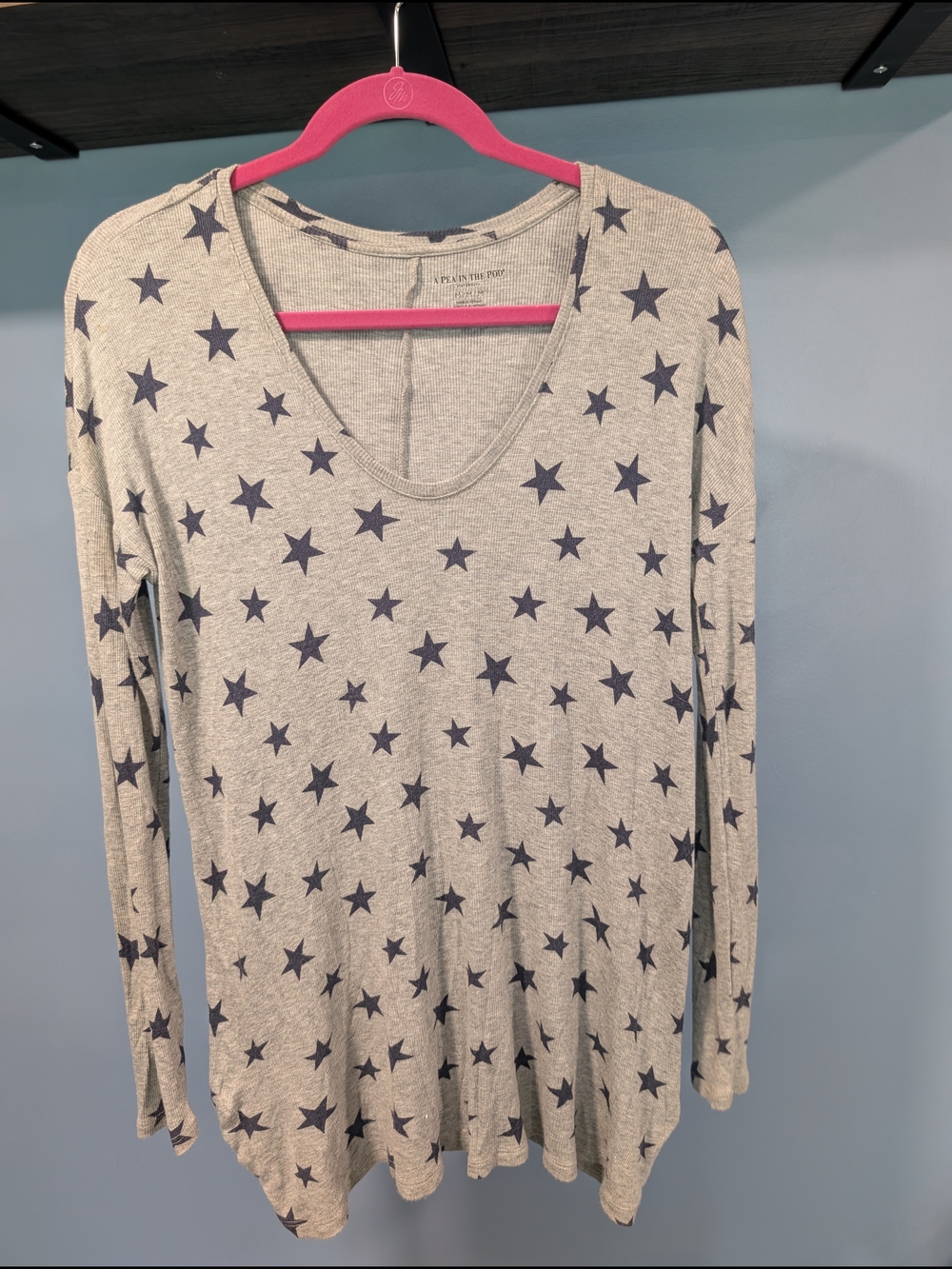 A Pea in the Pod Light Gray Long-Sleeve Star Print Maternity Tee
